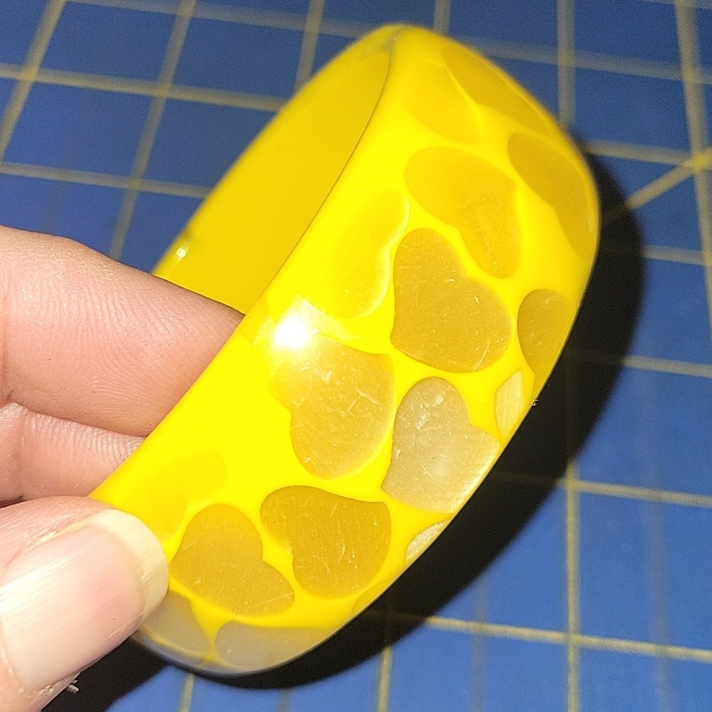 Pearllized Heart Yellow Plastic Wearable Bracelet New